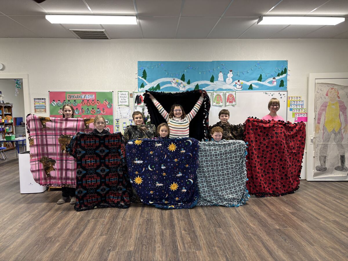 Alzada School Students And Teachers Create Holiday Blankets For 